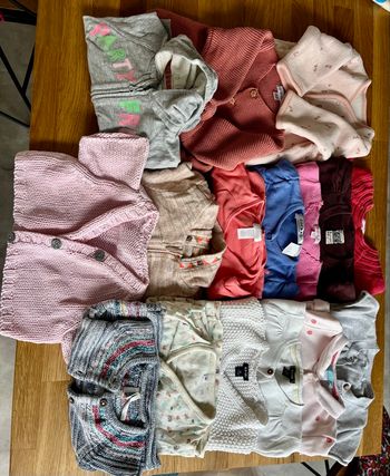 Lot 16 gilets bébé fille 0-6 mois 