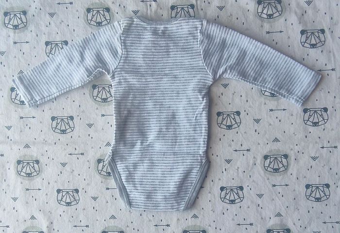 Lot de bodies ML taille 1 mois - photo numéro 4