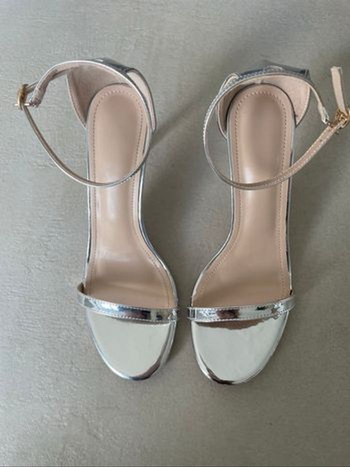 Sandales à talons argentées – Chic et intemporelles ! - photo numéro 2