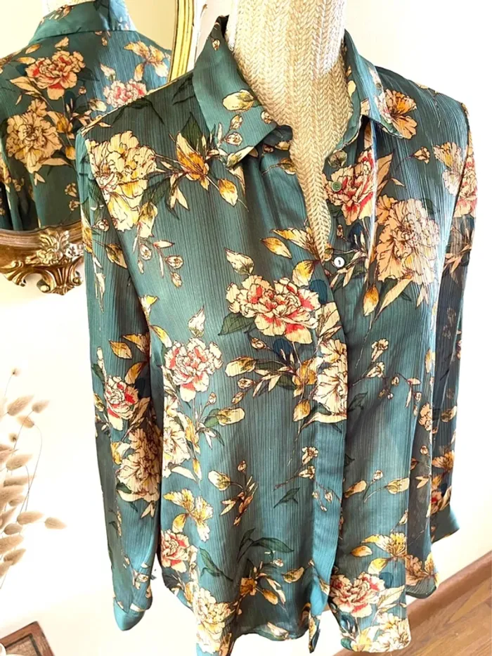Sublime blouse chemise manche longue à boutonnage fluide motif floral Zara