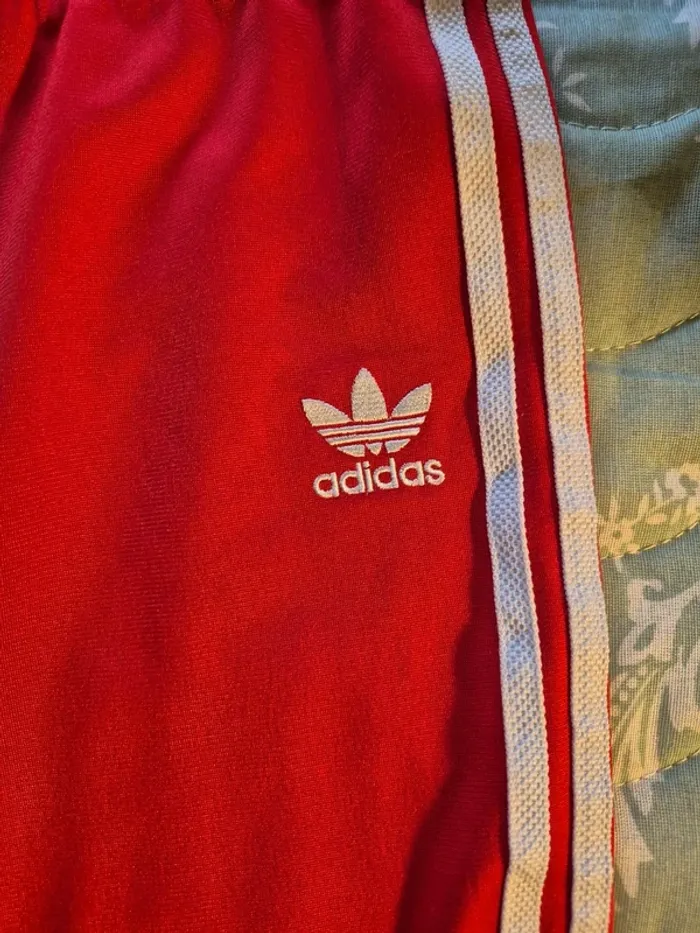 Pantalon Jogging Adidas 3/4ans Excellent état - photo numéro 2