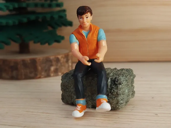 Schleich personnage femme brune qui conduit