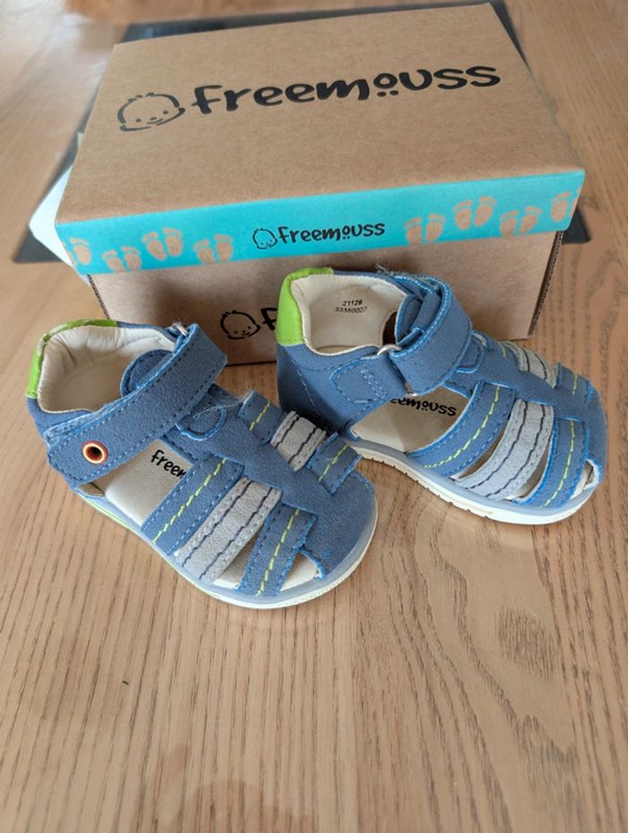 Chaussures premiers pas garçon taille 18 - photo numéro 2