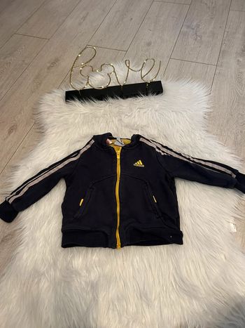 Très belle veste grise adidas 🥰 taille 4 ans