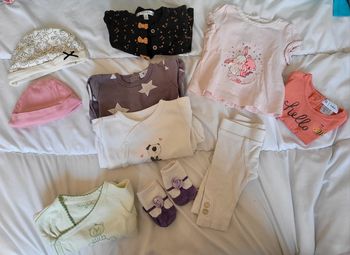 Lot de vêtements légers naissance et 1 mois fille