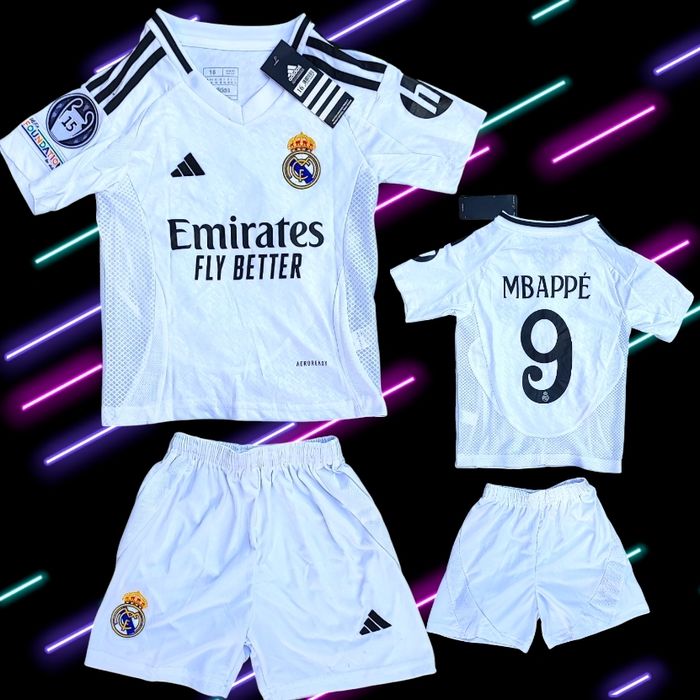 Ensemble maillot de foot short Adidas Real Madrid neuf taille 4/5 ans