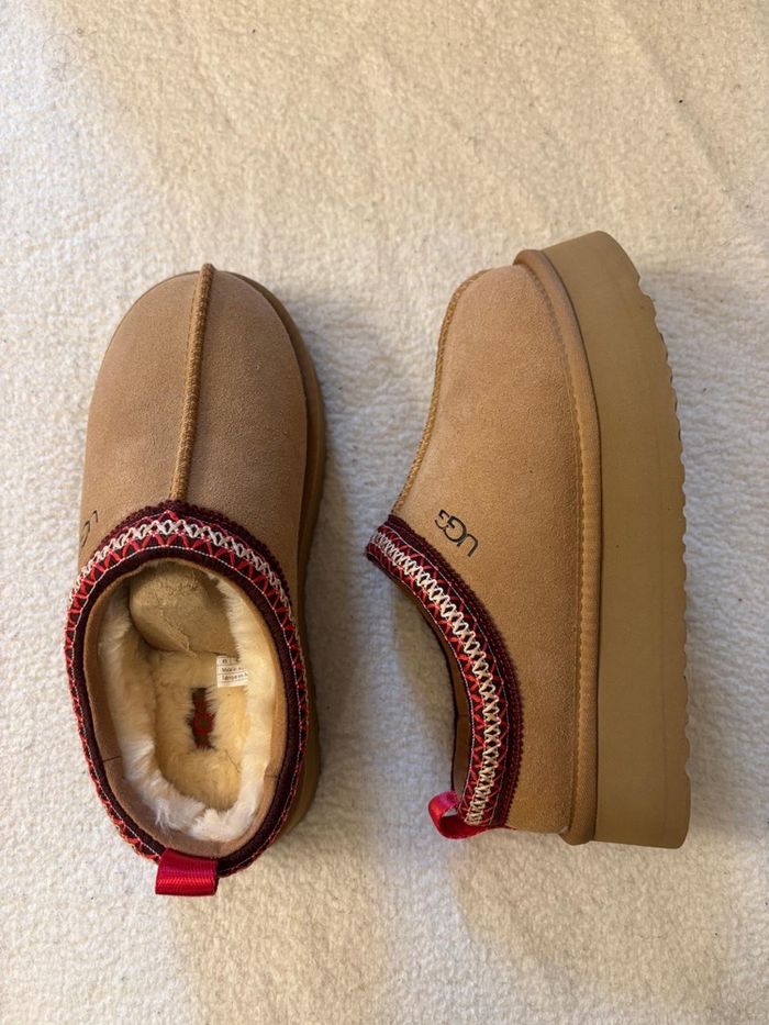 UGG Taze II – Marron clair / Finitions rouges – Taille 38