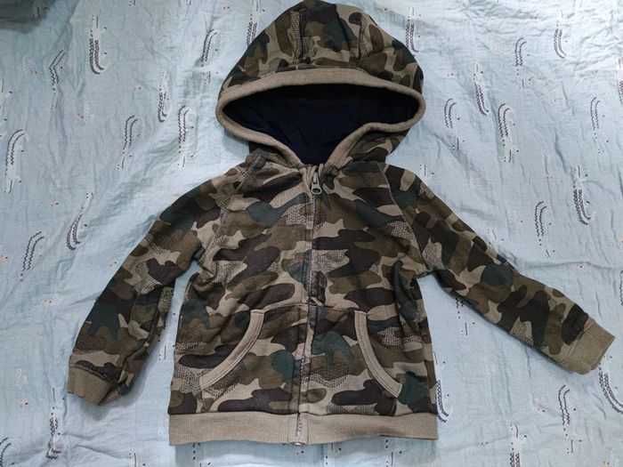 Veste à capuche camouflage T.18 mois