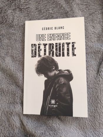 Une enfance détruite mon histoire