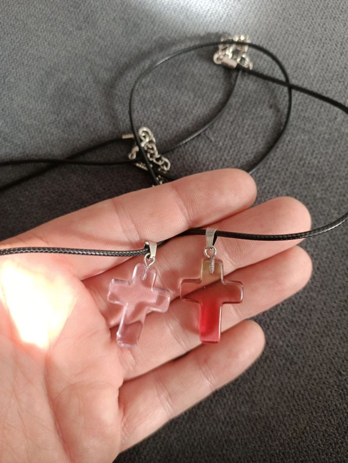 Colliers et pendentifs croix