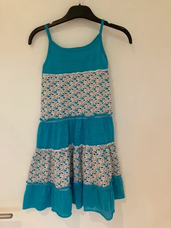 7 ans - Robe bain de soleil mi-longue à volant - portée 1 fois