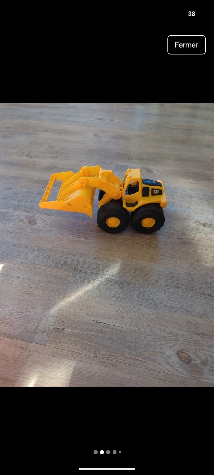 3 camions de chantiers - photo numéro 2