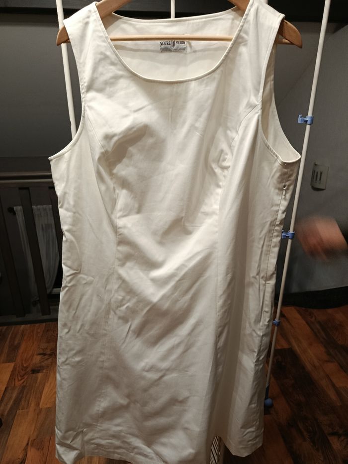 Robe blanche taille 48 sans manches