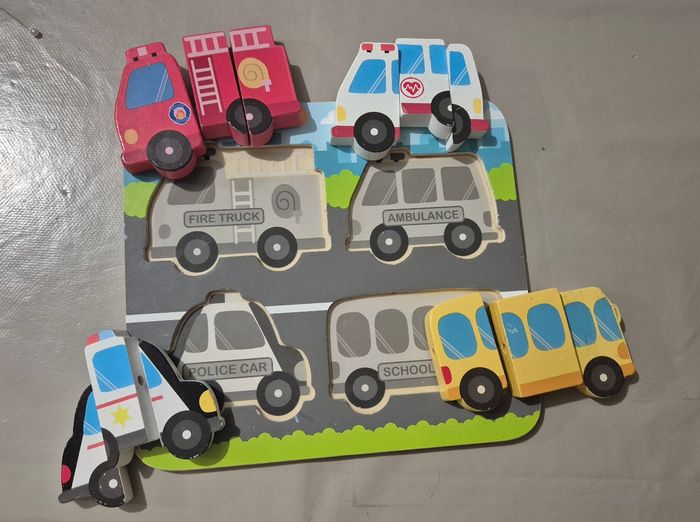 Puzzle en bois encastrement 1er age bus pompier police ambulance - photo numéro 2