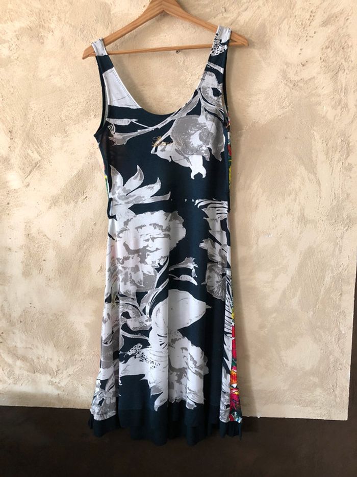 Jolie robe fleurie Desigual M - photo numéro 2