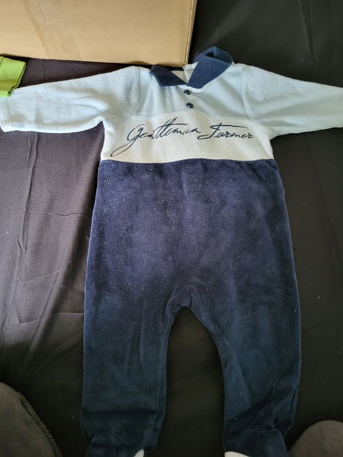 Lot vêtements bebe garcon T6mois - photo numéro 3