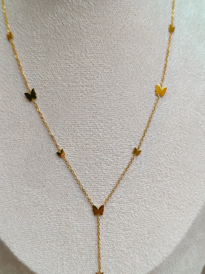 Pendentif doré en Y avec papillons - photo numéro 2