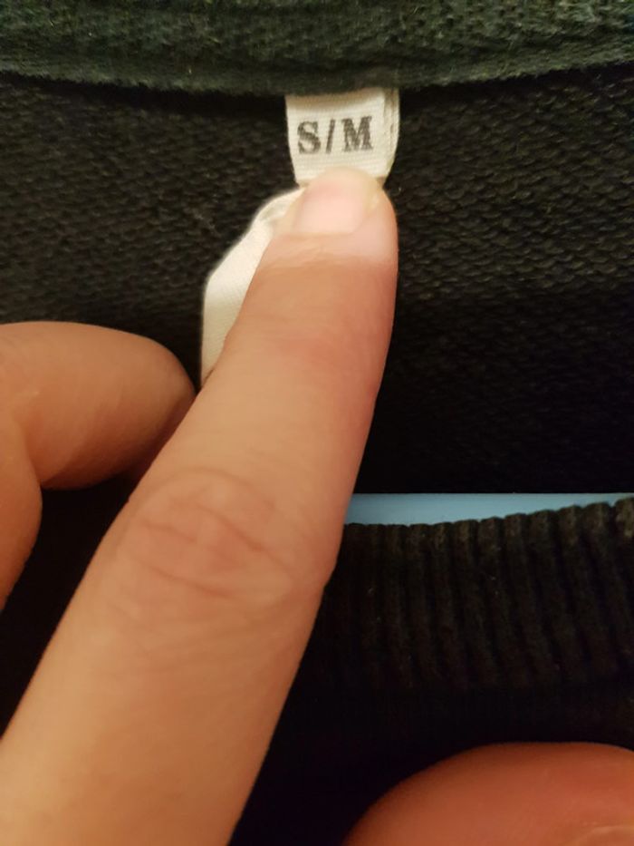 Sweat noir avec broderies - photo numéro 3