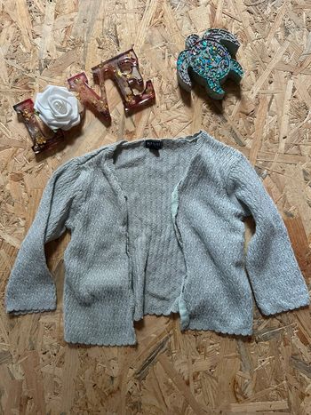 Cardigan gris/ vert pour bébé Kiabi