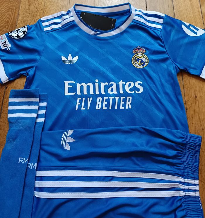 Magnifique kit Mbappe Real de Madrid taille 10 ans modèle 2026 - photo numéro 3