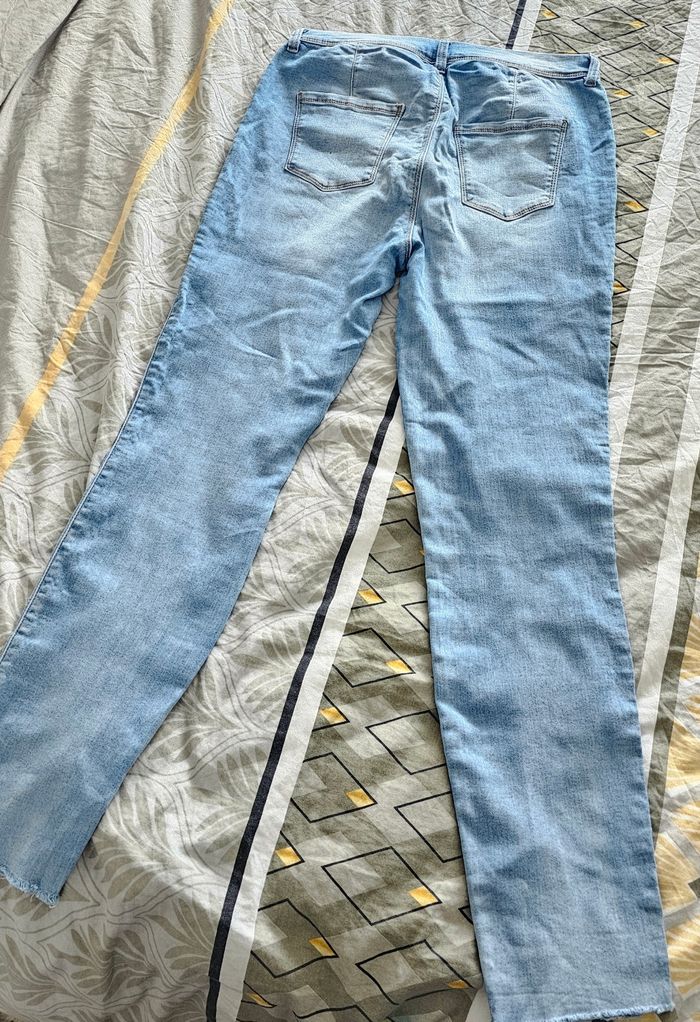 Jean femme taille 44 - photo numéro 2