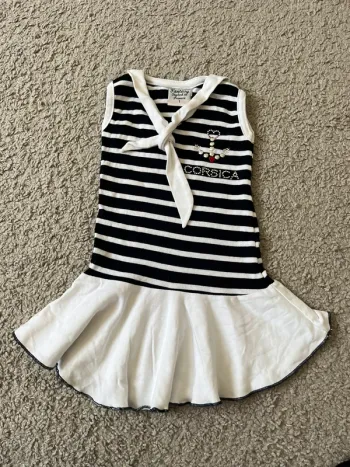 Robe noir et blanche