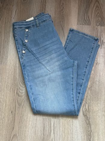 Jean bleu avec détails cœurs