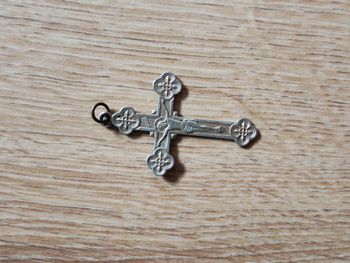 Ancienne croix en alluminium Je suis Chretien pendentif religieux