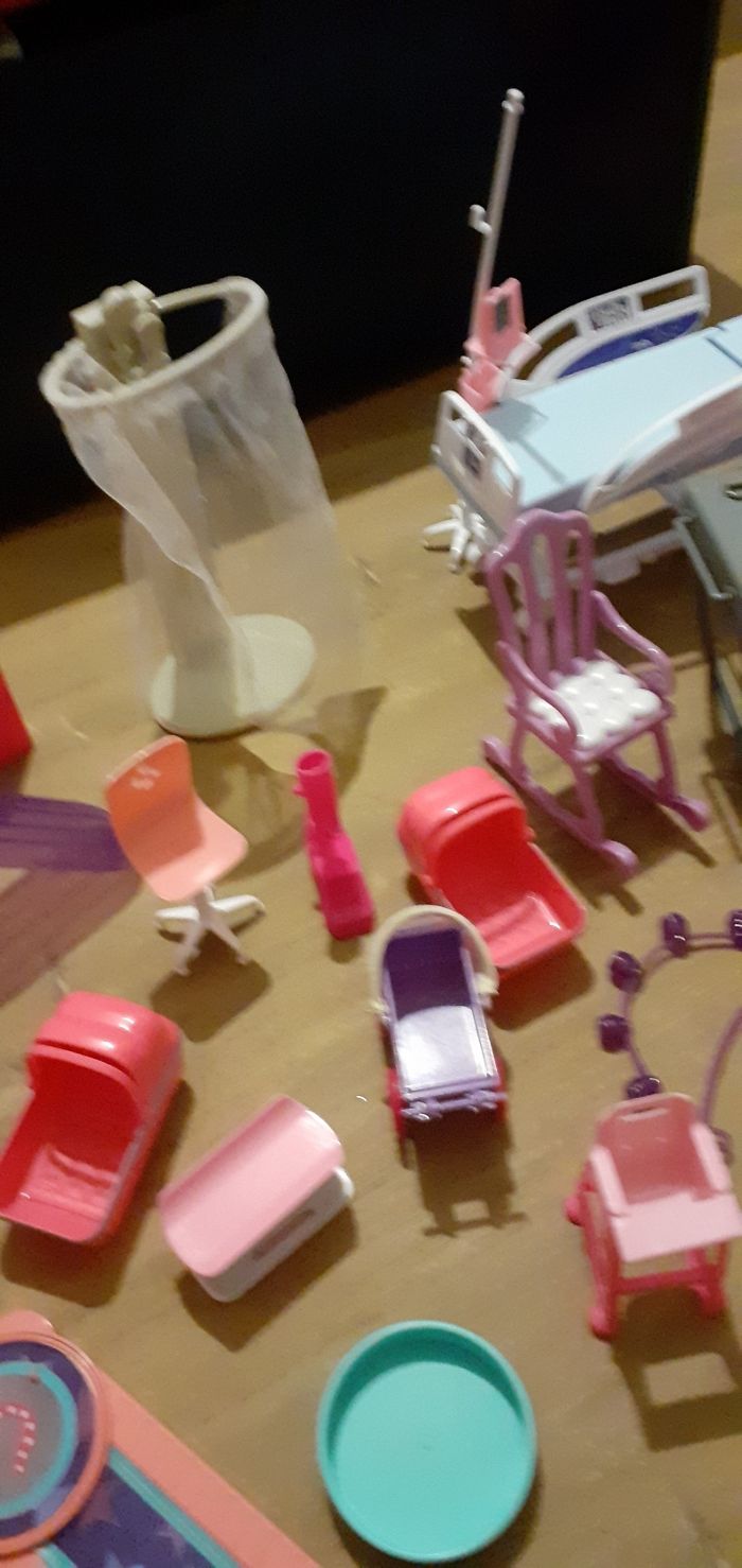 Gros lot barbies toutes les accessoires plus 25 barbies 6 Ken et bébé et ados - photo numéro 6