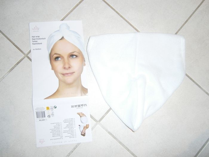 Serviette blanche pour cheveux NEUVE