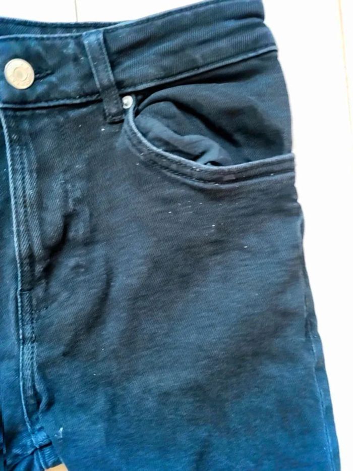Jean Bershka Homme 36 – slim destroy noir – effet déchiré aux genoux – look streetwear moderne - photo numéro 5