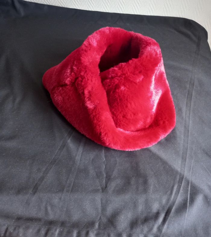 Écharpe fourrure rouge galerie lafayette - photo numéro 8