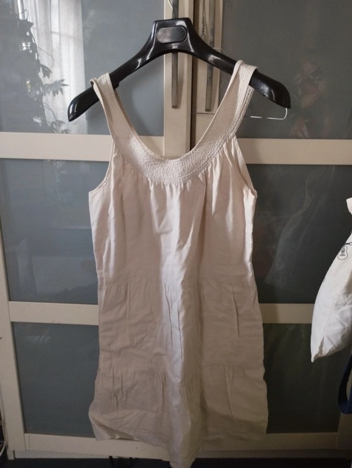 Robe beige somewhere