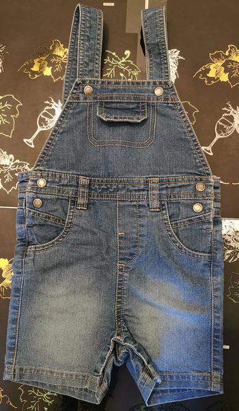Salopette courte en jeans taille 18 mois