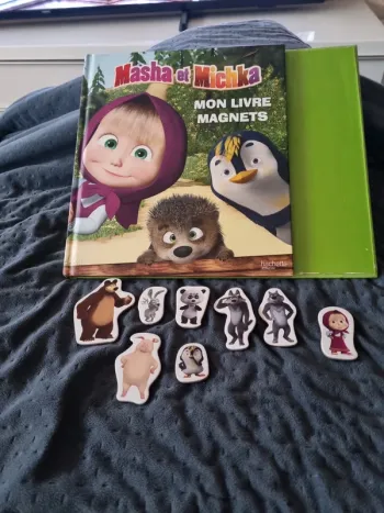Livre "mon livre magnets" Masha et Michka