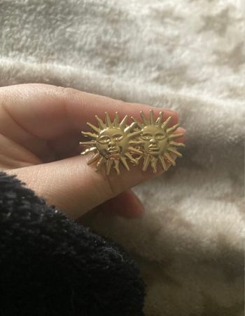 Boucles d’oreilles ☀️ NEUVES pour femme en forme de soleil couleur doré 