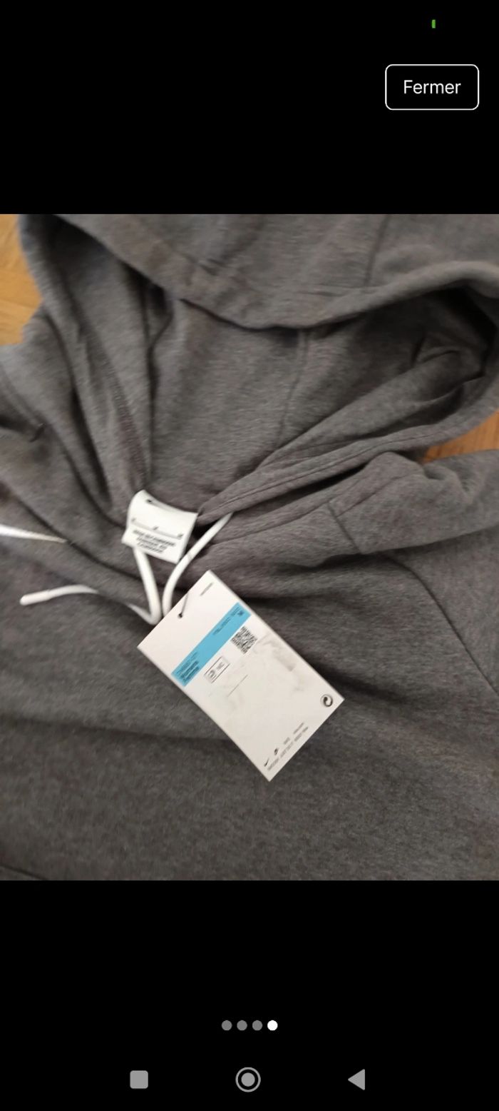 Sweats capuche Nike neuf - photo numéro 4