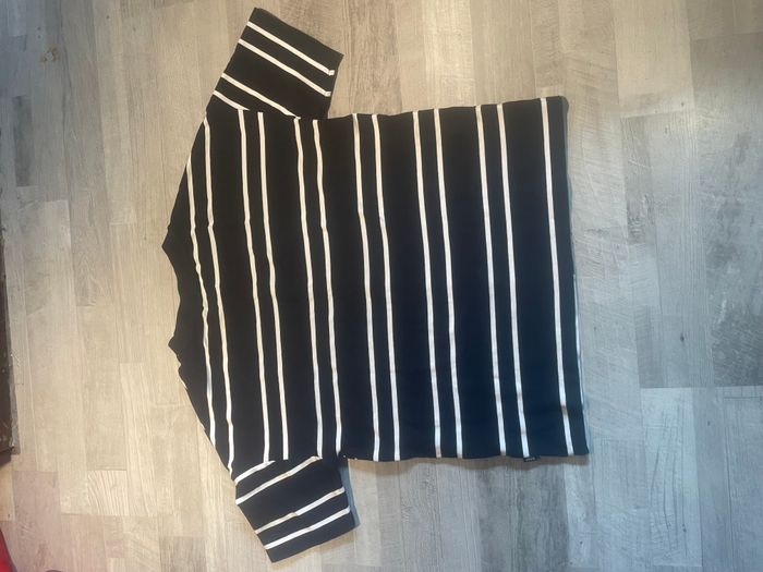 T-shirt Hugo Boss rayé noir/blanc homme – original - photo numéro 9
