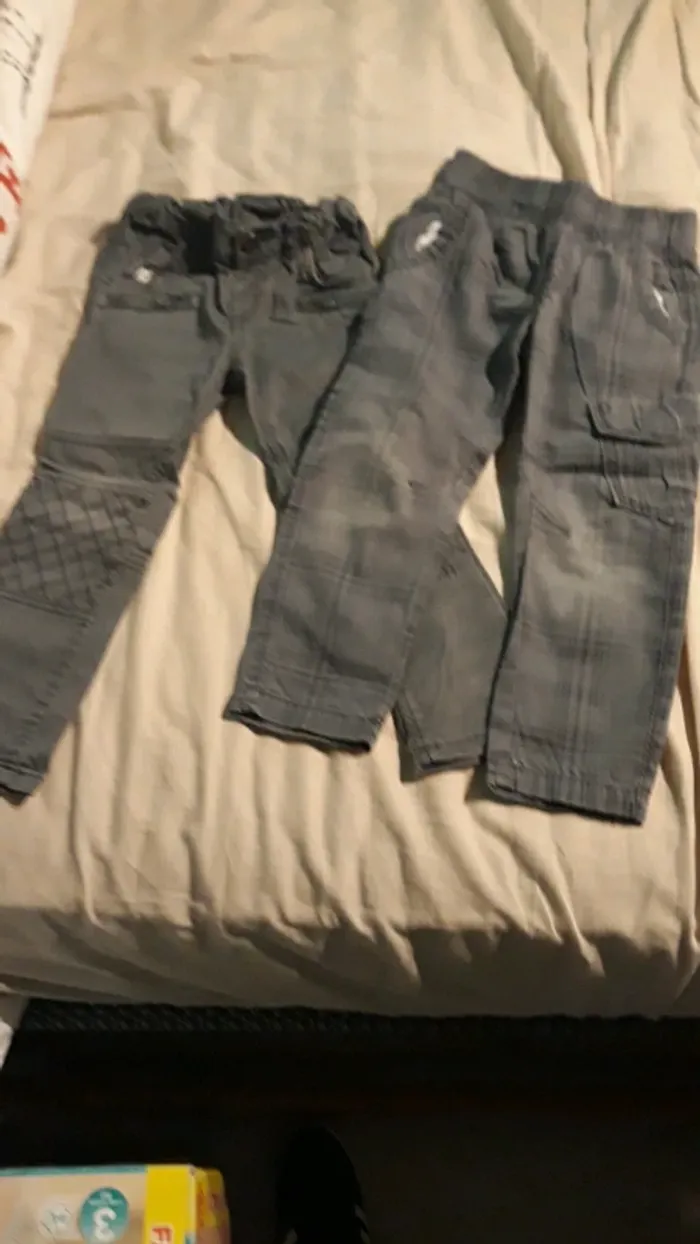 Lot de pantalon 3 ans usé sur les genoux
