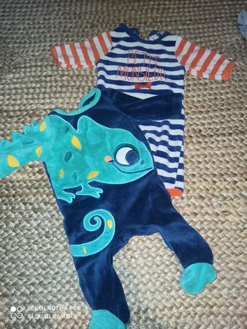 Pyjamas pareil au même