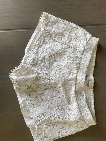 Short dentelle