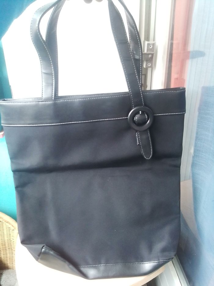 Sac à main Givenchy Parfum - photo numéro 3