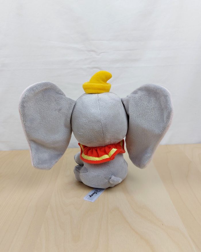 Peluche doudou éléphant DUMBO DISNEY 20 cm grosse tête TTBE - photo numéro 3