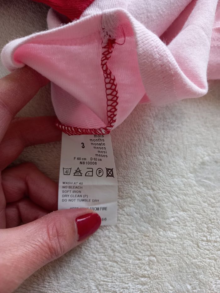 T shirt rouge et rose Levi's 3 mois - photo numéro 6