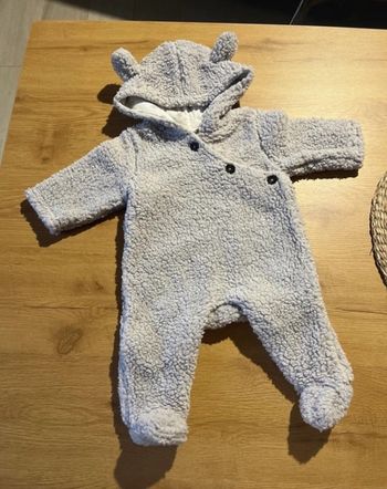 Sur pyjama /combinaison bébé tao