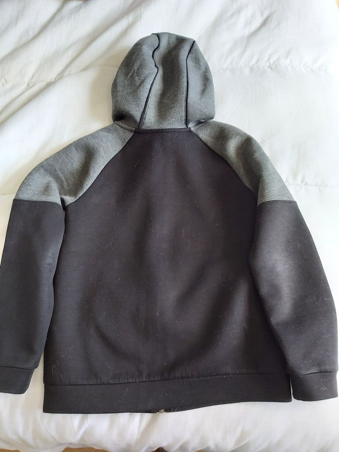 Veste noire et grise à capuche 10 ans - photo numéro 2