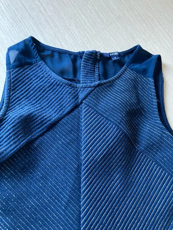 Robe de fête à paillettes - photo numéro 2