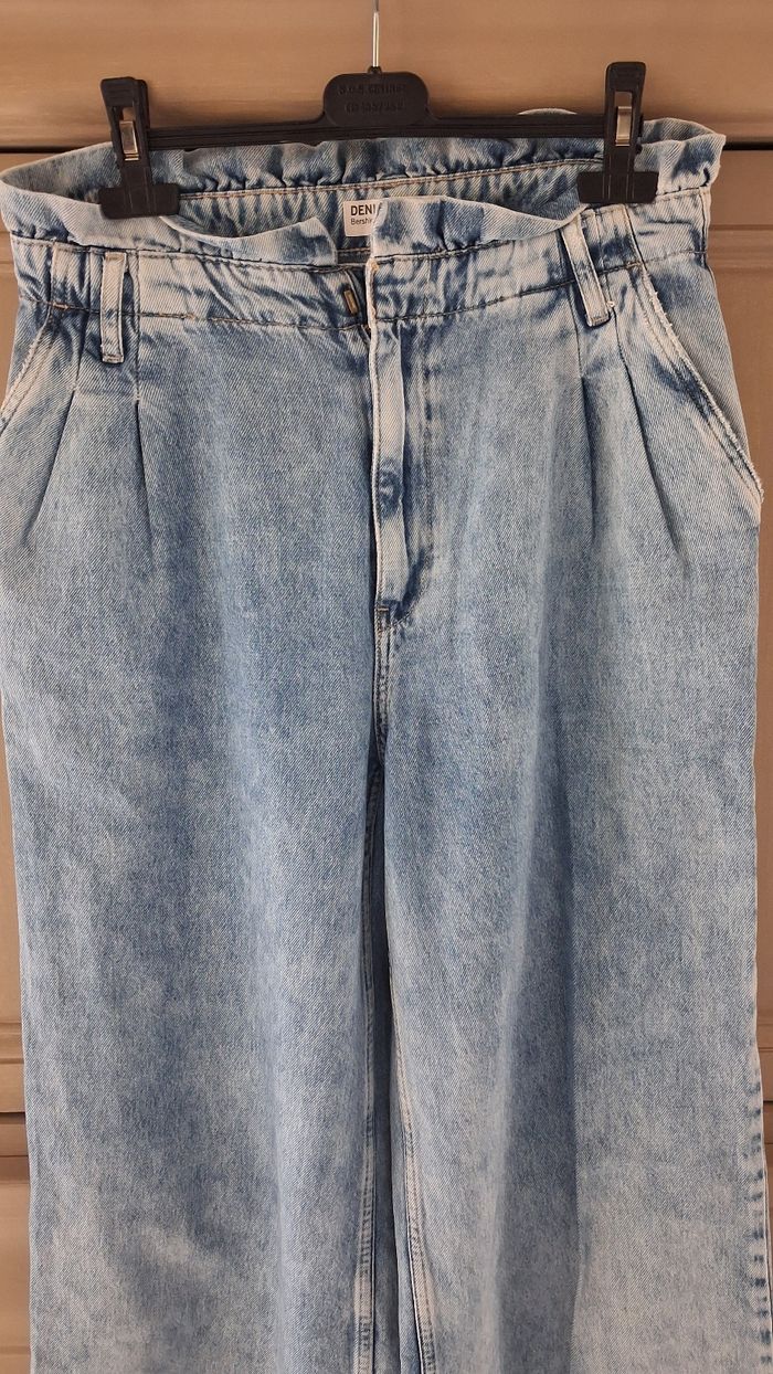 Jean bleu large et souple bershka taille 40 - photo numéro 2