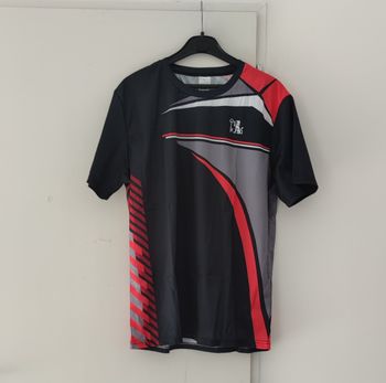 T-shirt manches courtes taille L couleur noir et rouge pour homme