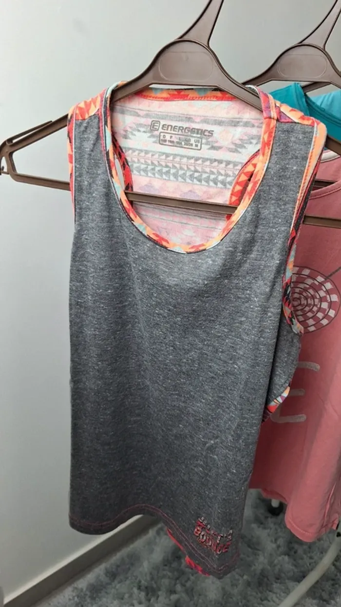 Lot de 6 tee-shirts/débardeurs fille 10 ans - photo numéro 3